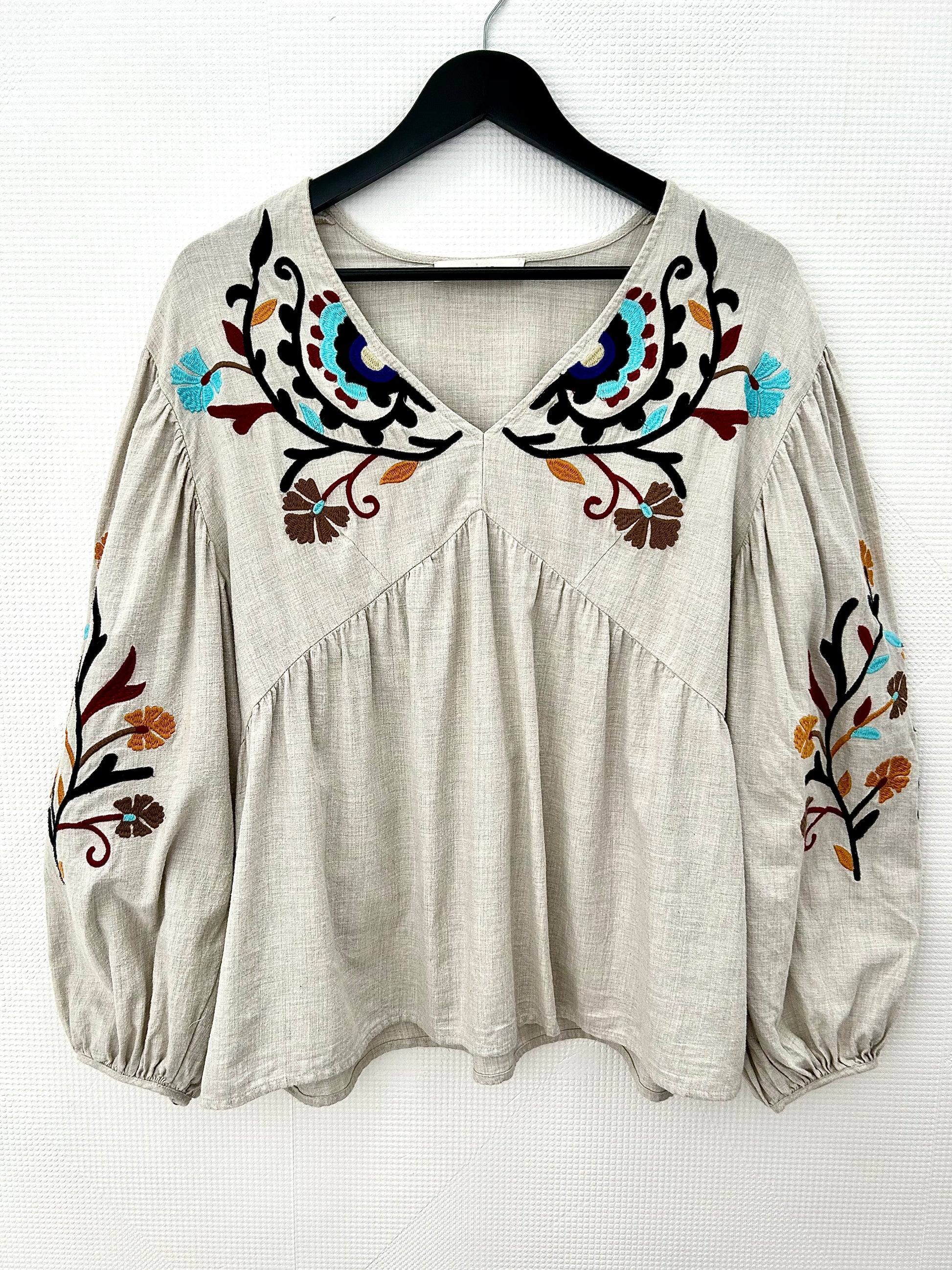 Blouse brodée