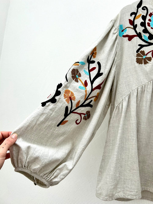 Blouse brodée